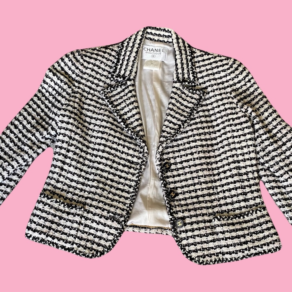 Chanel Spring 1997 Classic Black and White Tweed Blazer Authentic Size Medium - Picture 1 of 8